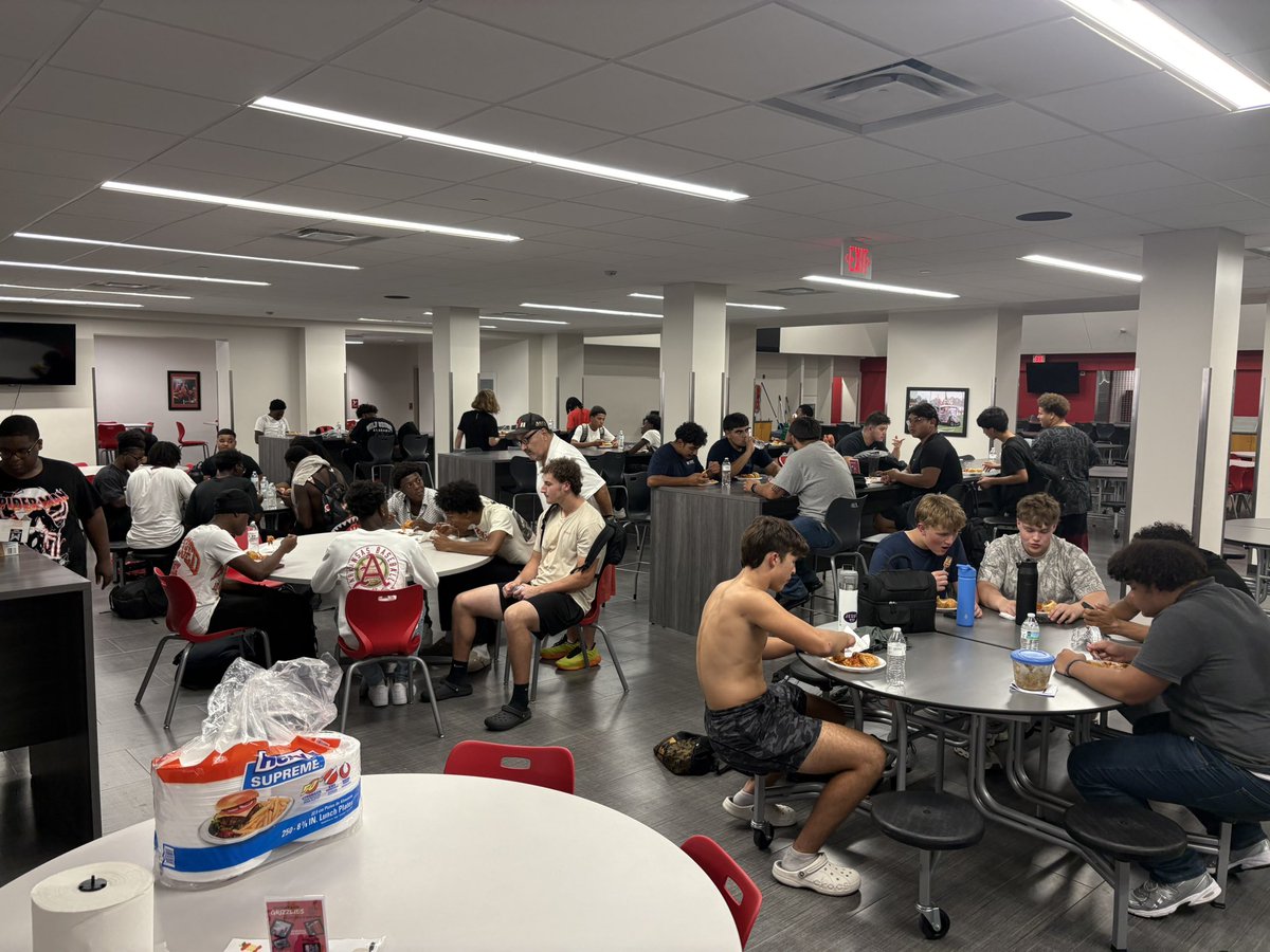 We’re very appreciative of the Caldareras for our Thursday night meal tonight and last week! Getting the kids a great meal before another big game tomorrow 🔥