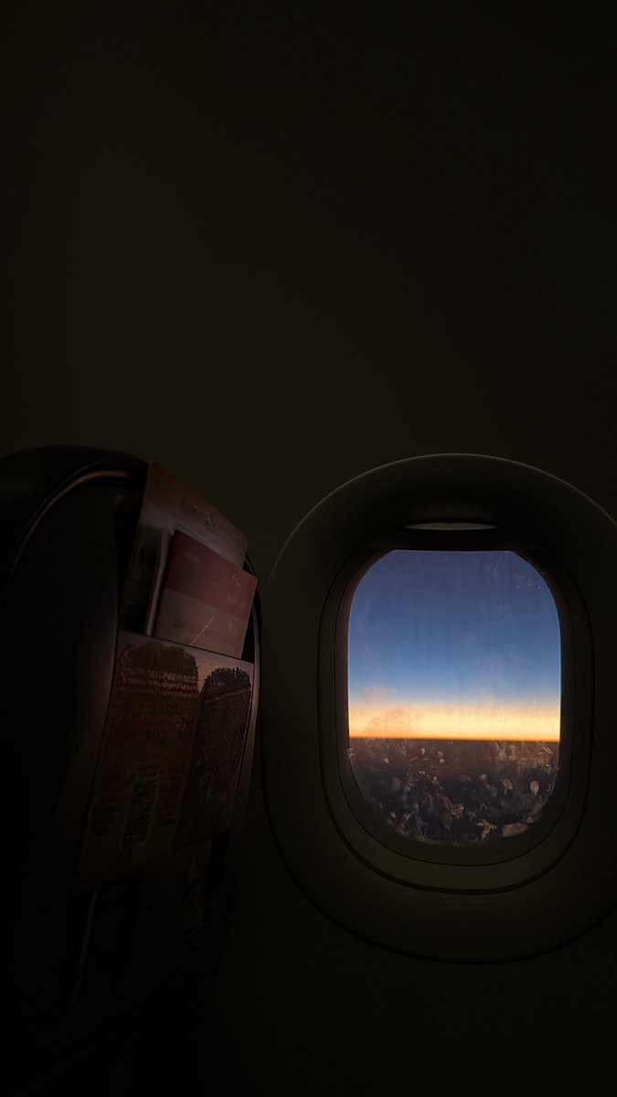 سافرت عَنك وأثري مسافر فِيك 
منت غايب عن بالي ولُو لحظه !!