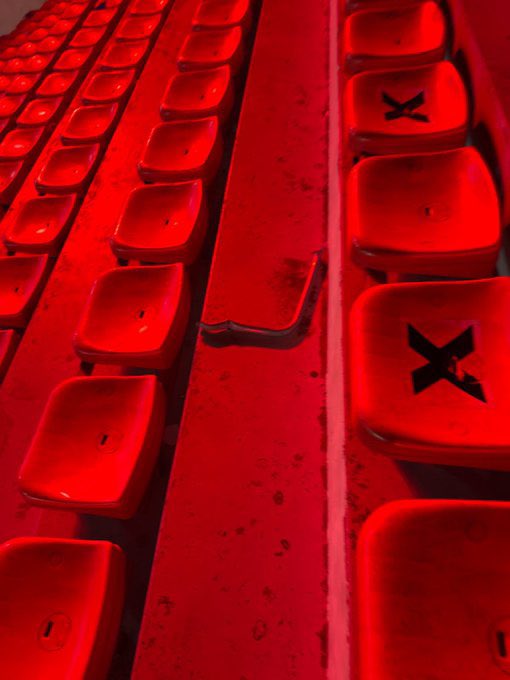 Con este fallo, la @conmebol te enseña que si rompes todo de visitante pasas de fase.

Vergonzoso <a href="/agdws/">Alejandro Domínguez</a>. #Independiente