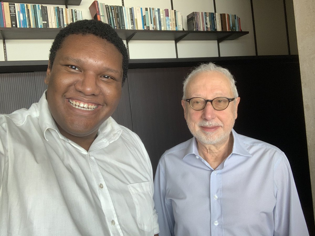 Hoje eu tive o PRIVILÉGIO de tomar um café e conversar com um dos pais do Plano Real: Pérsio Arida!
Tem acessos que eu conquistei que nunca vou me acostumar.
Foi uma oportunidade de um aprendizado muito grande!