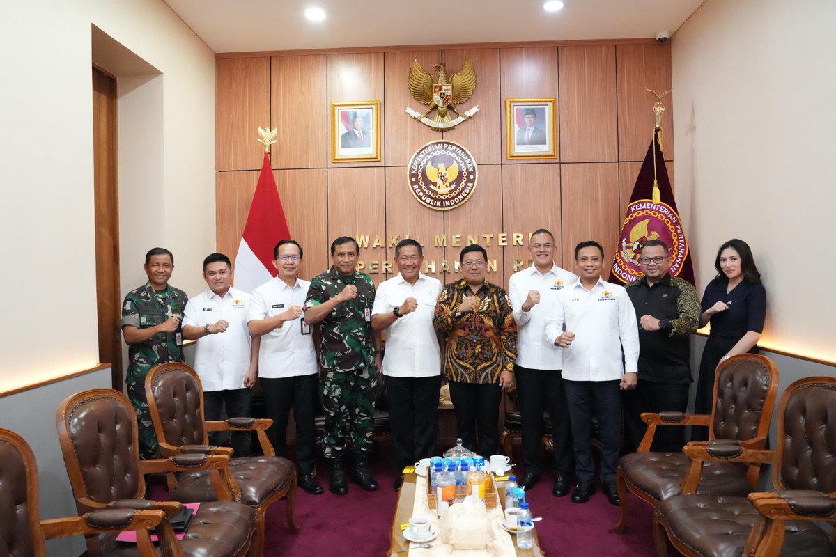 Wakil Menteri Pertahanan Donny Ermawan Taufanto menerima kunjungan Kepala Badan Pangan Nasional (Bapanas) Arief Prasetyo bersama jajaran Kamar Dagang dan Industri (KADIN) Indonesia di Kemhan, Jakarta, Selasa (4/9).