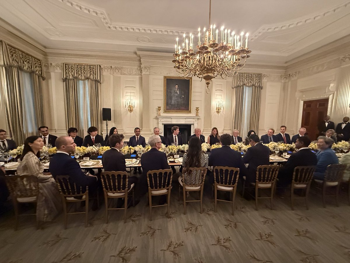 A bunch of tech CEOs are currently having dinner with 🇺🇸 President Trump including

Meta CEO Mark Zuckerberg
Microsoft CEO Satya Nadella
Google CEO Sundar Pichai
Apple CEO Tim Cook
AMD CEO Lisa Su
OpenAI CEO Sam Altman