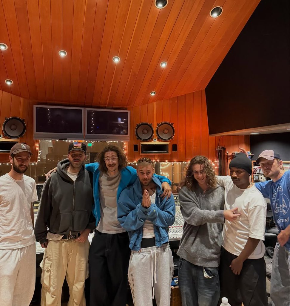 G0Chpuba0AASL7W?format=jpg&name=medium Justin Bieber Teases Fans With a Mysterious Clue About His Next Era — And ‘Swag II’ Might Be Closer Than Anyone Expected