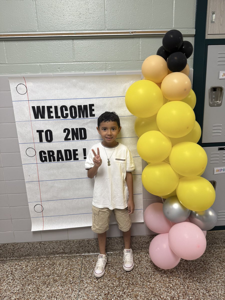 SindicicJamie's tweet photo. Happy first day! ❤️ @SEM_Dalers https://t.co/HRT256G2Fk
