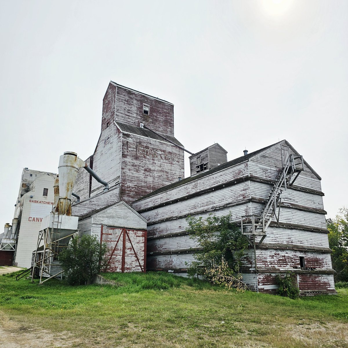 I've taken pictures of so many Sask elevators during my travels! I'm imagining a special project for them in the future. 🤔