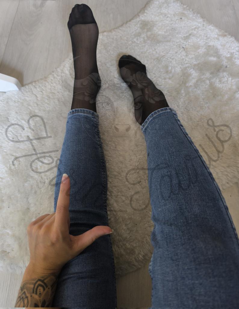 ella084t's tweet photo. Wem von euch läuft schon das Wasser im Mund zusammen? 😀 
#herrin #sklave #füße #nylons #fußfetisch #jeansfetisch #beine #findom #göttin #zahlsklave #jeans https://t.co/BWXQpvybR5