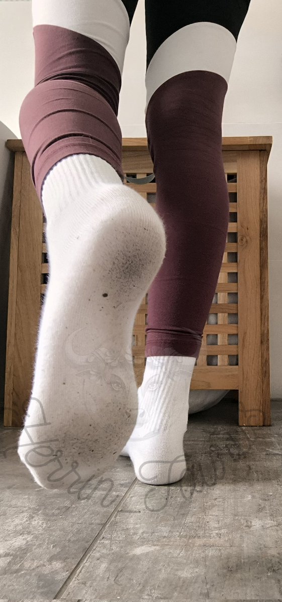 ella084t's tweet photo. Bete diese dreckigen Socken an Loser.
#sklave #socken #smellysocks #sohlen #sockensohlen #füße #göttin #sockenfetisch #herrin #herrin https://t.co/XAleF0P0q1