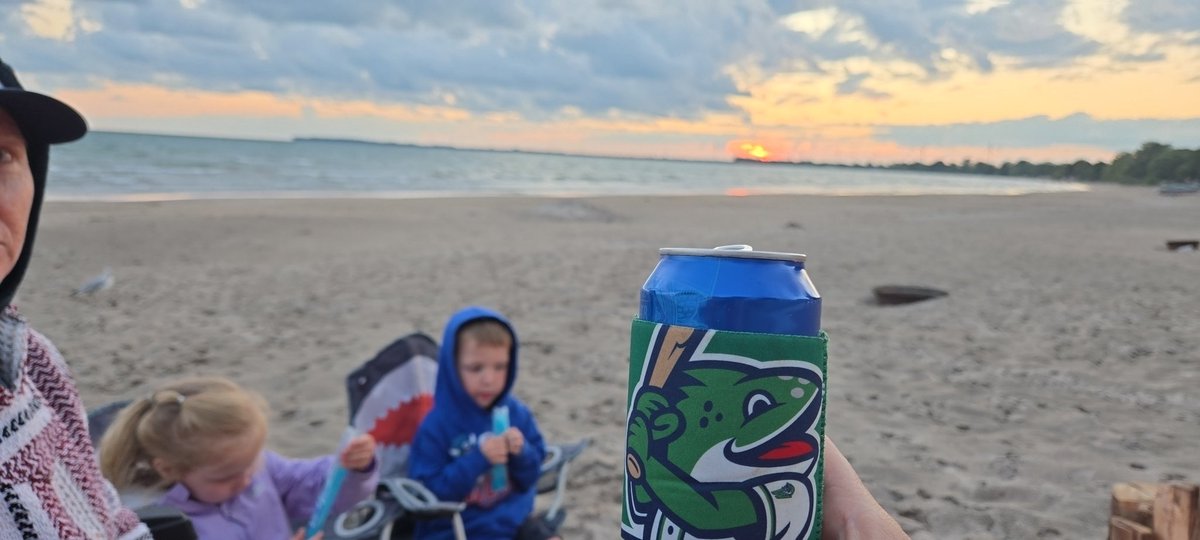 Can't be there, but giving the <a href="/wellandjackfish/">Welland Jackfish</a> love from the beach.