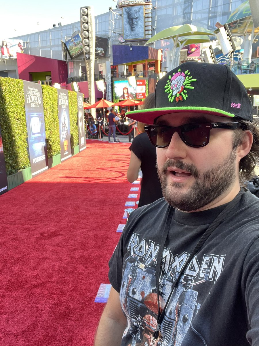 I am here at Halloween Horror Nights to cover the Red Carpet! #HorrorNights