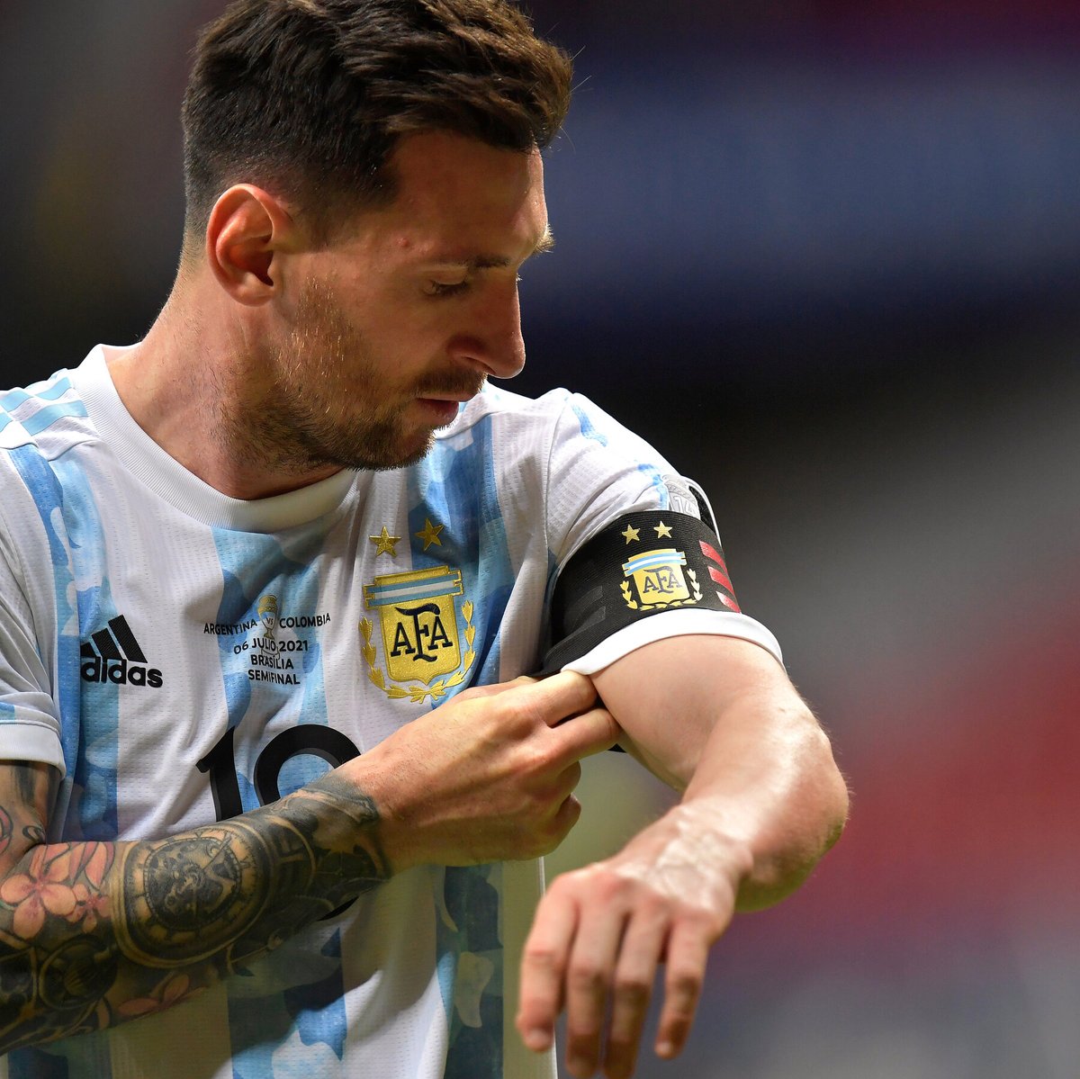 Tardarían siglos en contar cuantas alegrías provocó Messi en Argentina cada vez que tocó una pelota. "Es fútbol nada mas" te dicen, y es justamente sobre todo lo demás. Vayan los últimos "gracias" en tu suelo capitan.