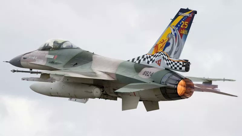 UHN Plus (@uhn_plus) on Twitter photo 🇻🇪🇺🇸‼️ | URGENTE — Dos cazas F-16 venezolanos sobrevolaron el buque de guerra estadounidense USS Jason Dunham. 🇻🇪🇺🇸‼️ | URGENTE — Dos cazas F-16 venezolanos sobrevolaron el buque de guerra estadounidense USS Jason Dunham.