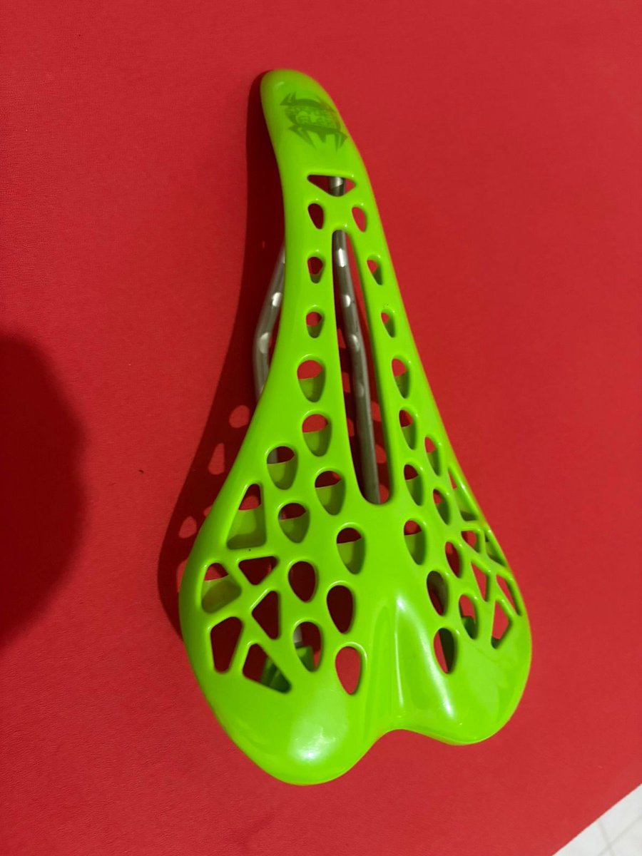aldofes's tweet photo. For Sale:
Saddle Spyder Flex
Buat lucu2an di sepeda fixienya 
Buat foto2 ala ala 
COD Duren Sawit Jakarta Timur
WA 08121850401
300 Ribu negoin aja sampe jadi
YUK SIKAT
#fnfjb https://t.co/RkqBv0YAn3