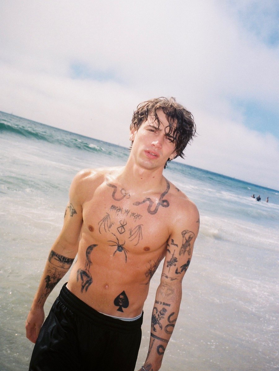 boysssxj's tweet image. #VinnieHacker