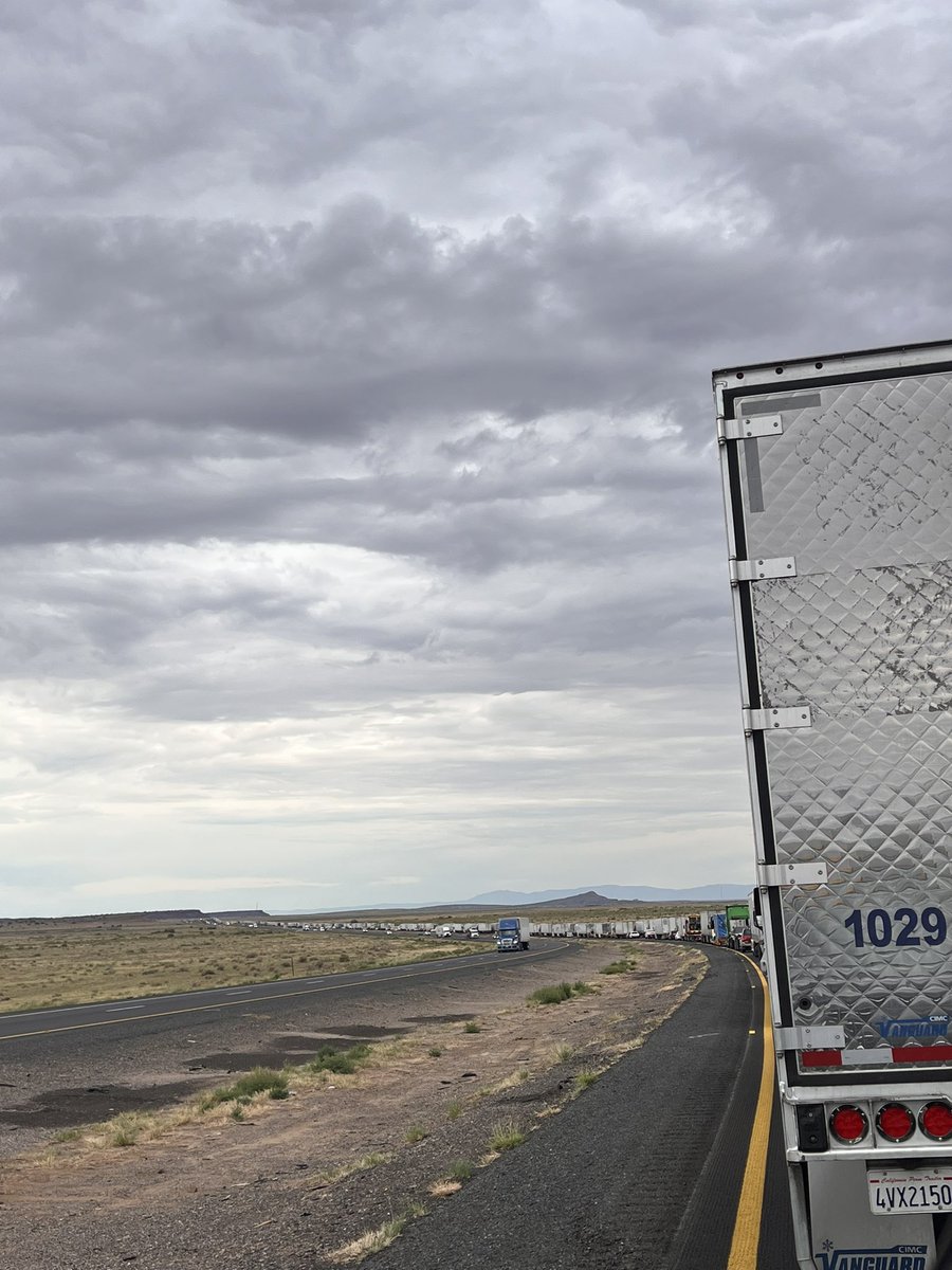 Seriously twitter, why are there no updates or info about this closed major interstate? I-40 west of Albuquerque now: