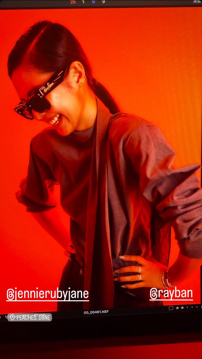 คุณ Leonardo Maria del Vecchio ผู้บริหารระดับสูง ประธานเจ้าหน้าที่ฝ่ายกลยุทธ์(Chief Strategy Officer) ของ EssilorLuxottica บริษัทแม่ของ Ray-Ban และ President of Ray-Ban โพสต์ IG Story กับ เจนนี่

JENNIE RAYBAN FIRST POP UP 
#JENNIEmeetsRAYBAN 
<a href="/jennierubyjane/">JENNIE</a> <a href="/ray_ban/">Ray-Ban</a>