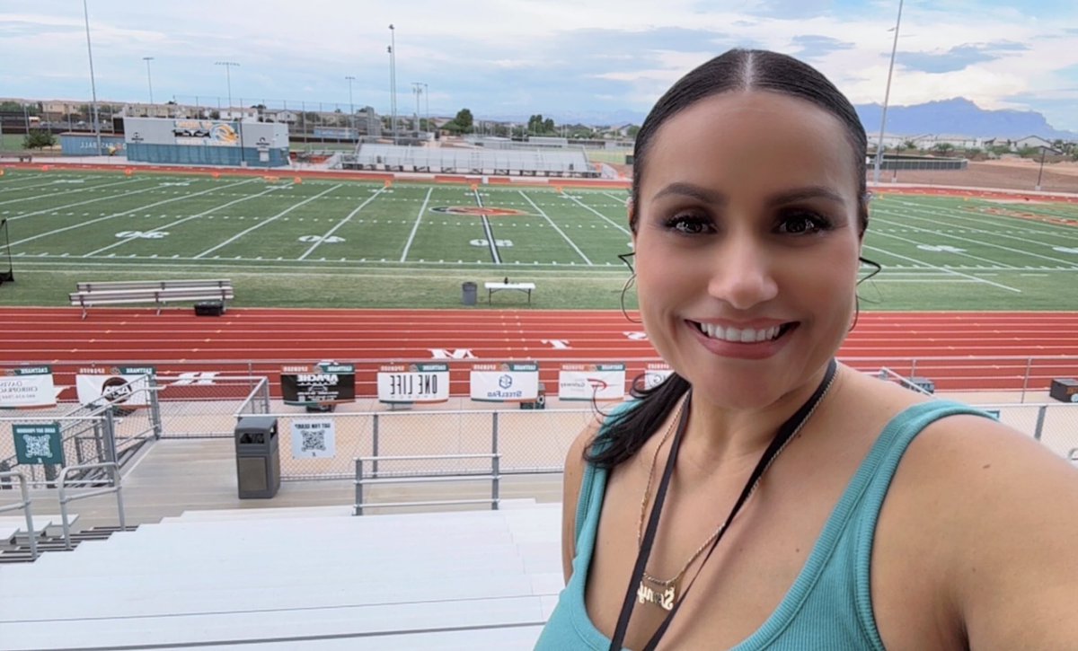 stellez34's tweet photo. Might have to do the “No Rain Dance” & pray to the weather God’s for tonight! 😆
We out here!! @Eastmark_FF & @FB_RedWolves #ThursdayNightFever @EpicSportsTV #EpicSportsNetwork #AZHSFB @12News Plus! #12Plus https://t.co/DAfVhcWfkA
