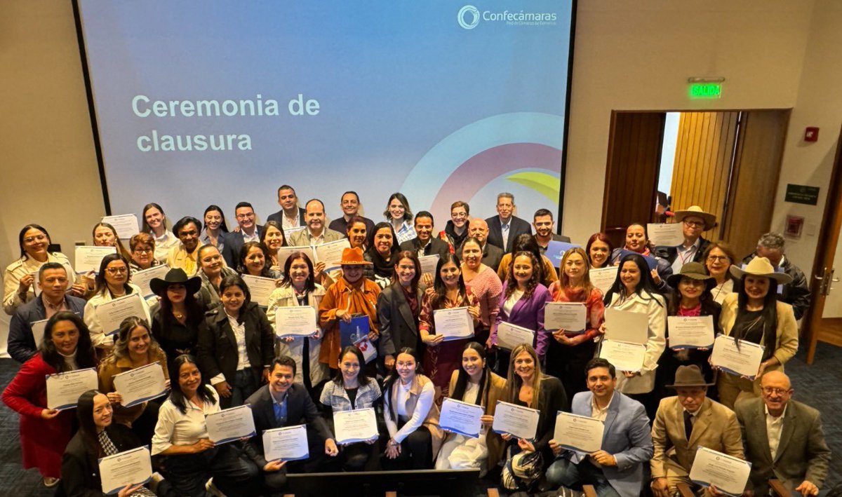 Día 2 en panel de expertos sobre competitividad de los cluster en Colombia: Encadenamiento productivo, internacionalización, creación de confianza, acciones colectivas. Gracias a <a href="/Confecamaras/">Confecámaras</a> <a href="/RedClusterCo/">Red Cluster Colombia</a> por su gestión, liderazgo y apoyo.