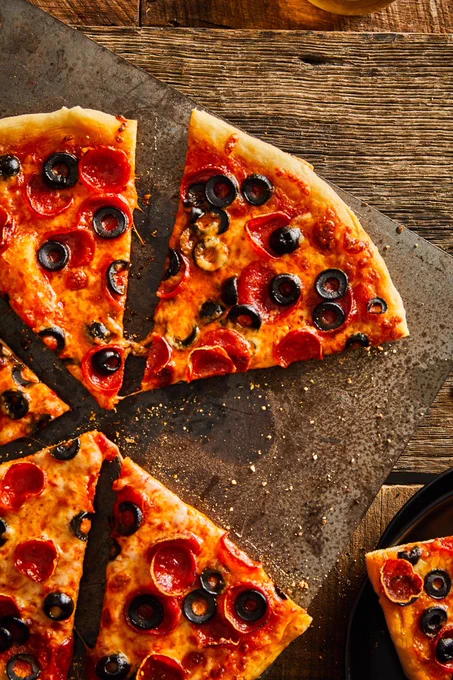 Vincent's headcanon of the day: He likes to eat olive and can eat the olives off Dante's pizza for him. #DMCVincent