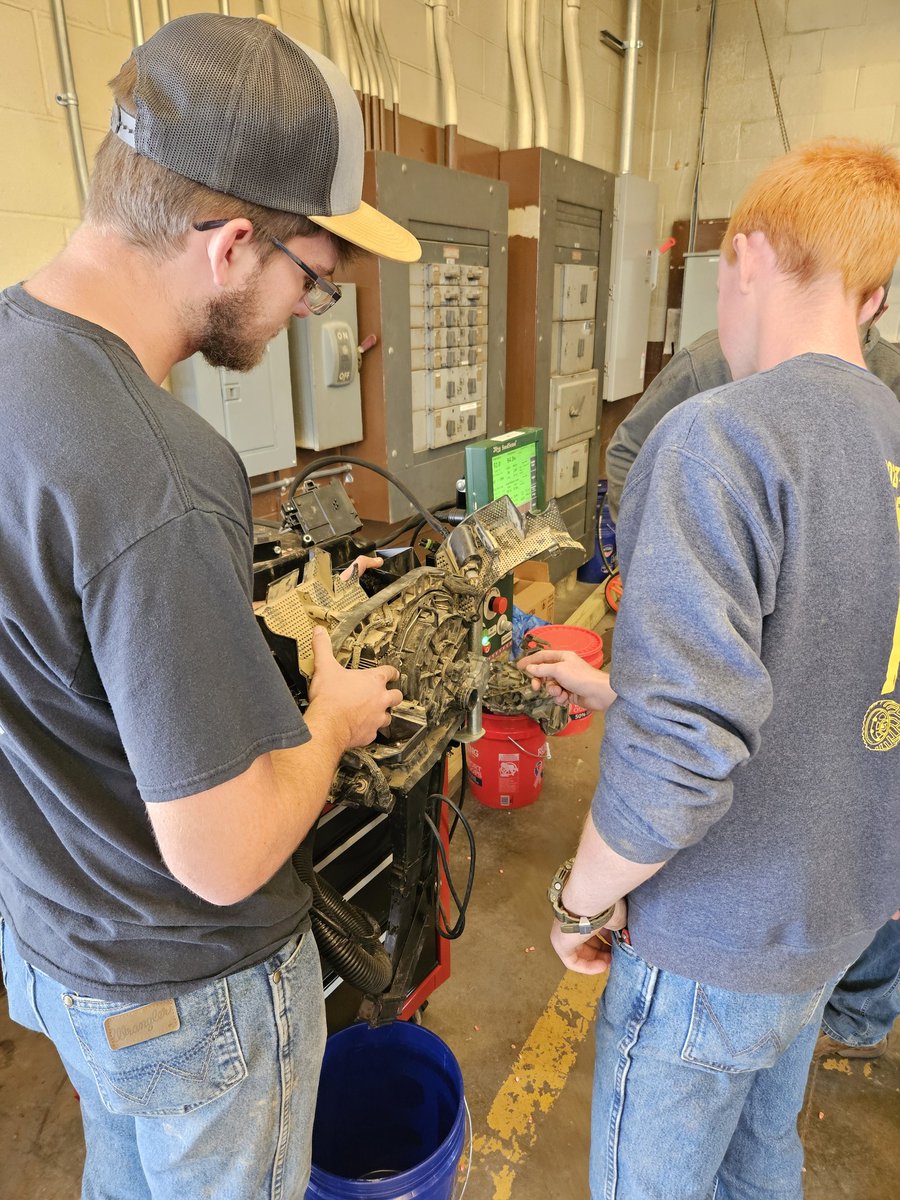 ForrestLang78's tweet image. Great day @CFAES_OSU for a planter maintenance lab! Students @osuati completed a routine service which included checking the meters using a @PrecisionPlant Test Stand! 
They ended the day by putting on the closing wheel system of their choice for next week&apos;s lab!
#CFAES #ATI #OSU