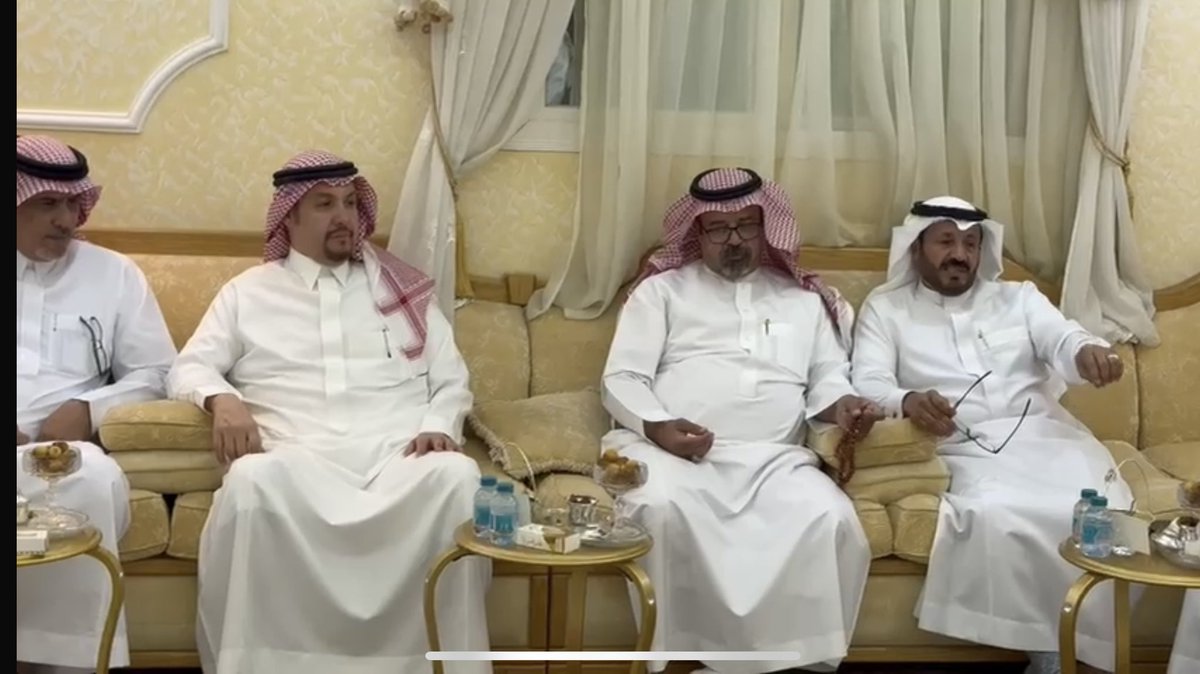 شرفني هذه الليلة في منزلي رئيس مركز التنسيق المالي .سعادة المستشار : سلطان السعدون ومجموعة من وجهاء وأعيان الطائف  
فمحلكم في العين قبل الدار .