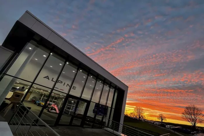 🔵 Alpine ha reclutado todos los puestos de aerodinamista que necesitaba para 2026 !  

Las vacantes restantes son principalmente para mecánicos, producción en Enstone y ingenieros de simulación.  

#F1 #ItalianGP