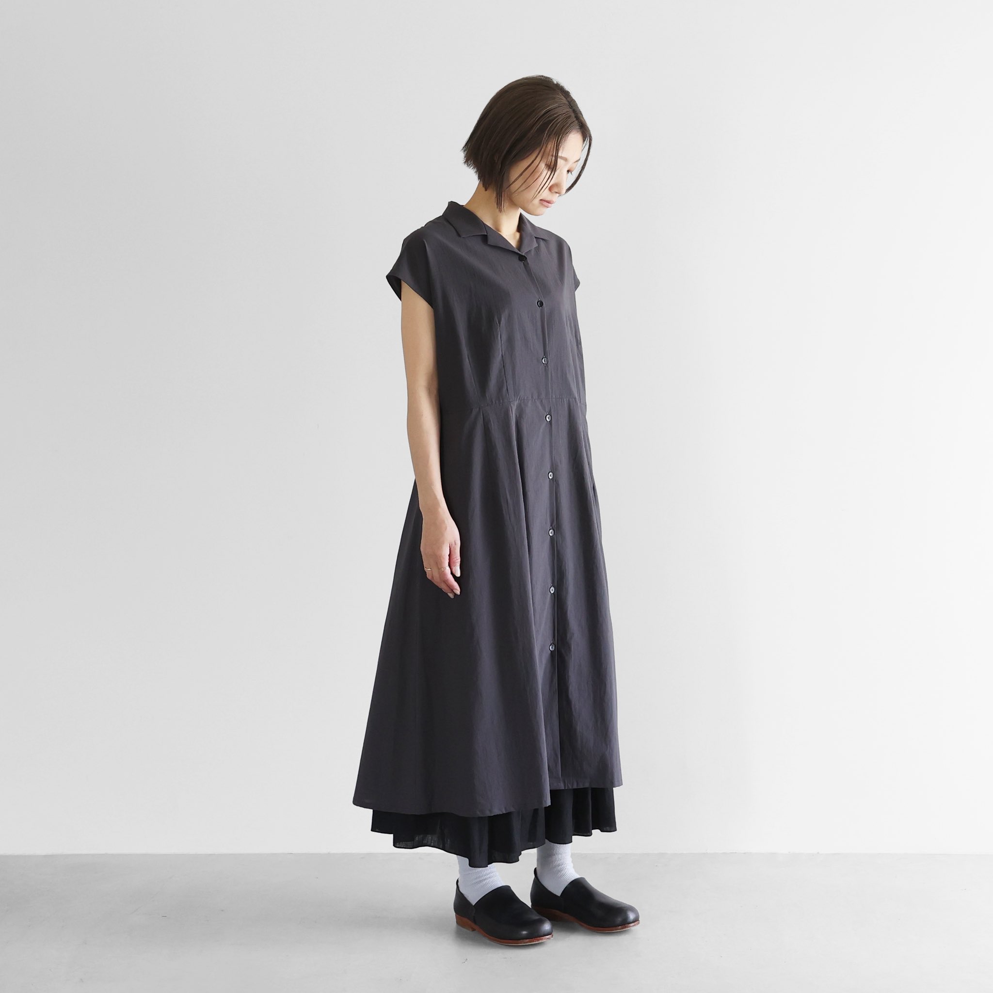HUIS 遠州織物 シャトルコーデュロイワンピース 黒 【公式通販】
