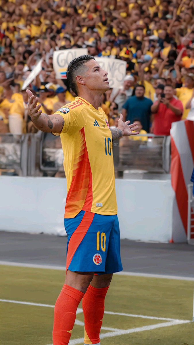 Que difícil es ser hater de James David Rodríguez Rubio. 

Puede tener 40 años y chupar banca en su equipo, en la selección NUNCA puede faltar.