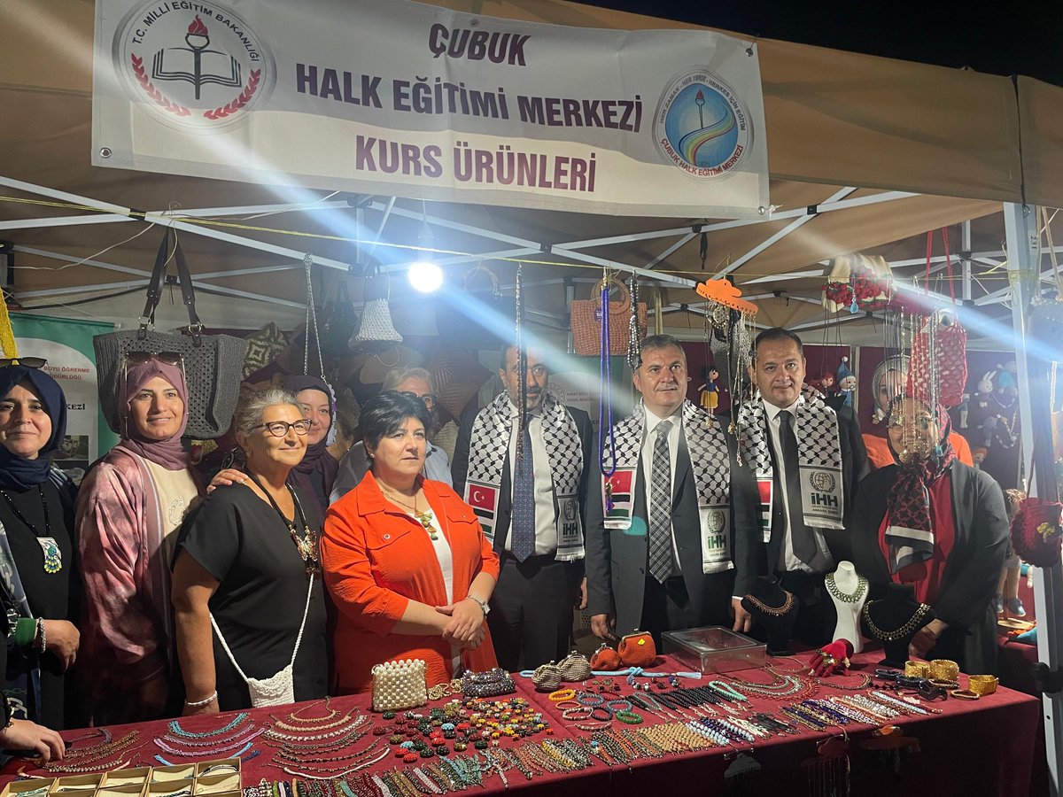 akparticubuk's tweet image. İl Başkanımız Sn.@hakanhanozcan,İl Yönetim Kurulu Üyelerimiz, 
İlçe Başkanımız Sn.@akahmetkilic ve Belediye Başkanımız Sn.@avbakidemirbas ile birlikte #Çubuk 17. Uluslararası Çubuk Turşu ve Kültür Festivali’nde bulunan standlarımızı ziyaret ettiler.