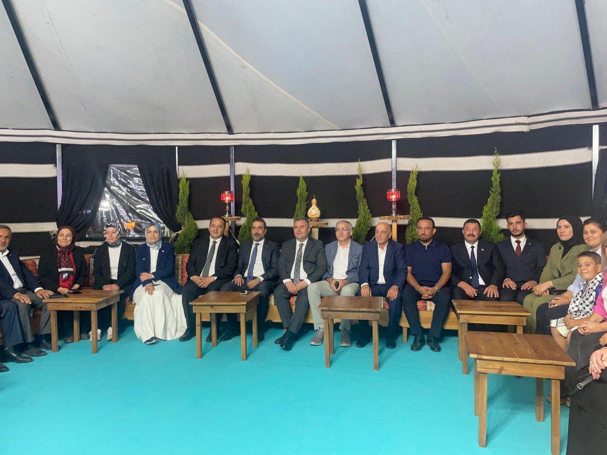 akparticubuk's tweet image. İl Başkanımız Sn.@hakanhanozcan,İl Yönetim Kurulu Üyelerimiz, 
İlçe Başkanımız Sn.@akahmetkilic ve Belediye Başkanımız Sn.@avbakidemirbas ile birlikte #Çubuk 17. Uluslararası Çubuk Turşu ve Kültür Festivali’nde bulunan standlarımızı ziyaret ettiler.