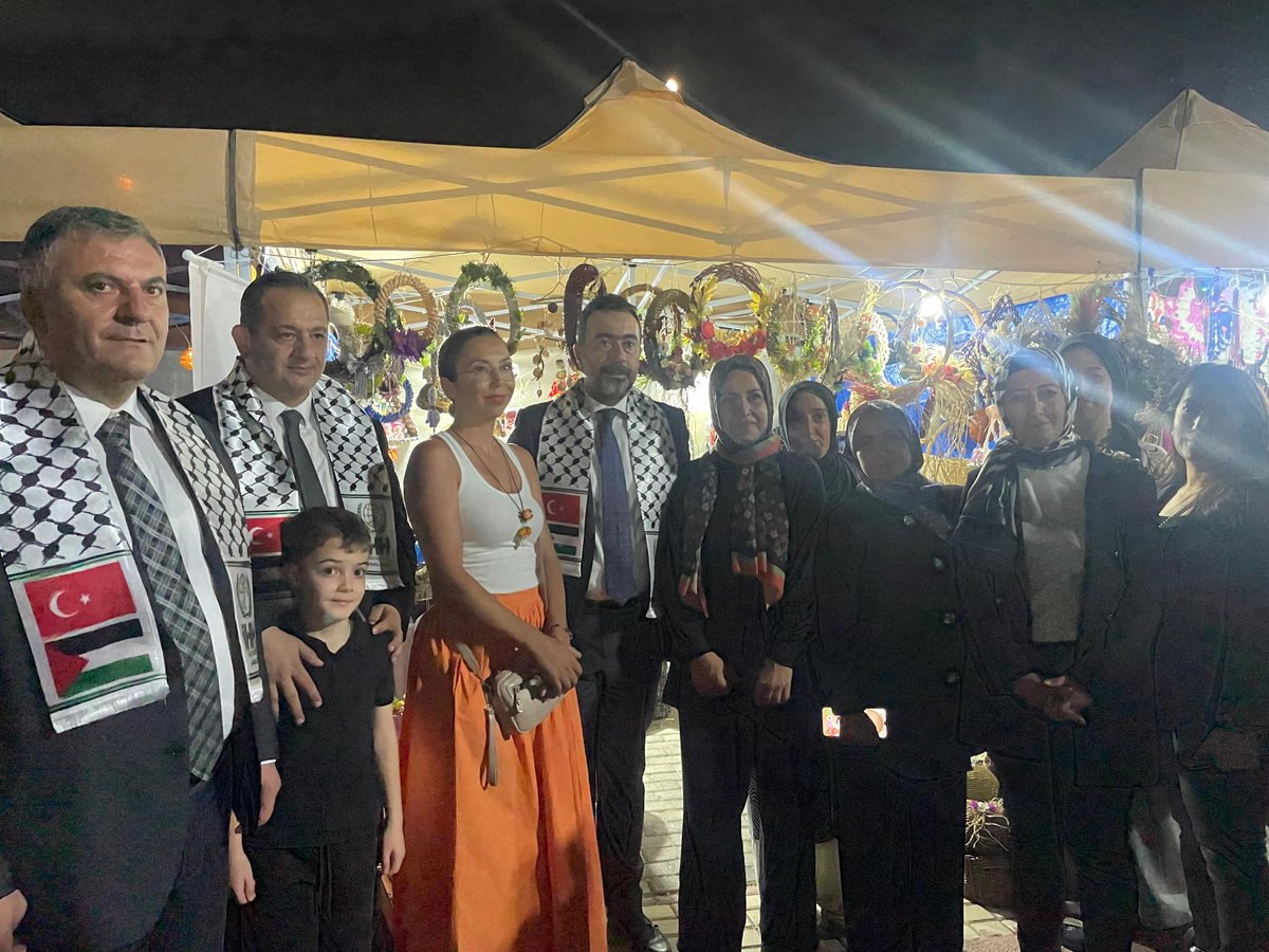 akparticubuk's tweet image. İl Başkanımız Sn.@hakanhanozcan,İl Yönetim Kurulu Üyelerimiz, 
İlçe Başkanımız Sn.@akahmetkilic ve Belediye Başkanımız Sn.@avbakidemirbas ile birlikte #Çubuk 17. Uluslararası Çubuk Turşu ve Kültür Festivali’nde bulunan standlarımızı ziyaret ettiler.