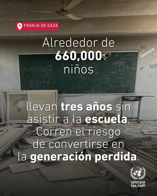 leosarro's tweet image. En medio de la hambruna y los ataques israelíes, niños y niñas de Gaza enfrentan un tercer año consecutivo sin poder asistir a la escuela, según da cuenta Naciones Unidas. 
El lunes, millones de estudiantes israelíes regresaron a las aulas para comenzar el nuevo año escolar.…