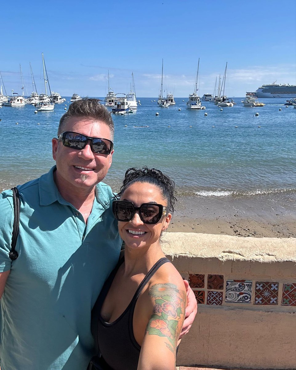 Capture a selfie to document your getaway to Catalina Island paradise💛

📷: Instagram.com/onawadupree_if…