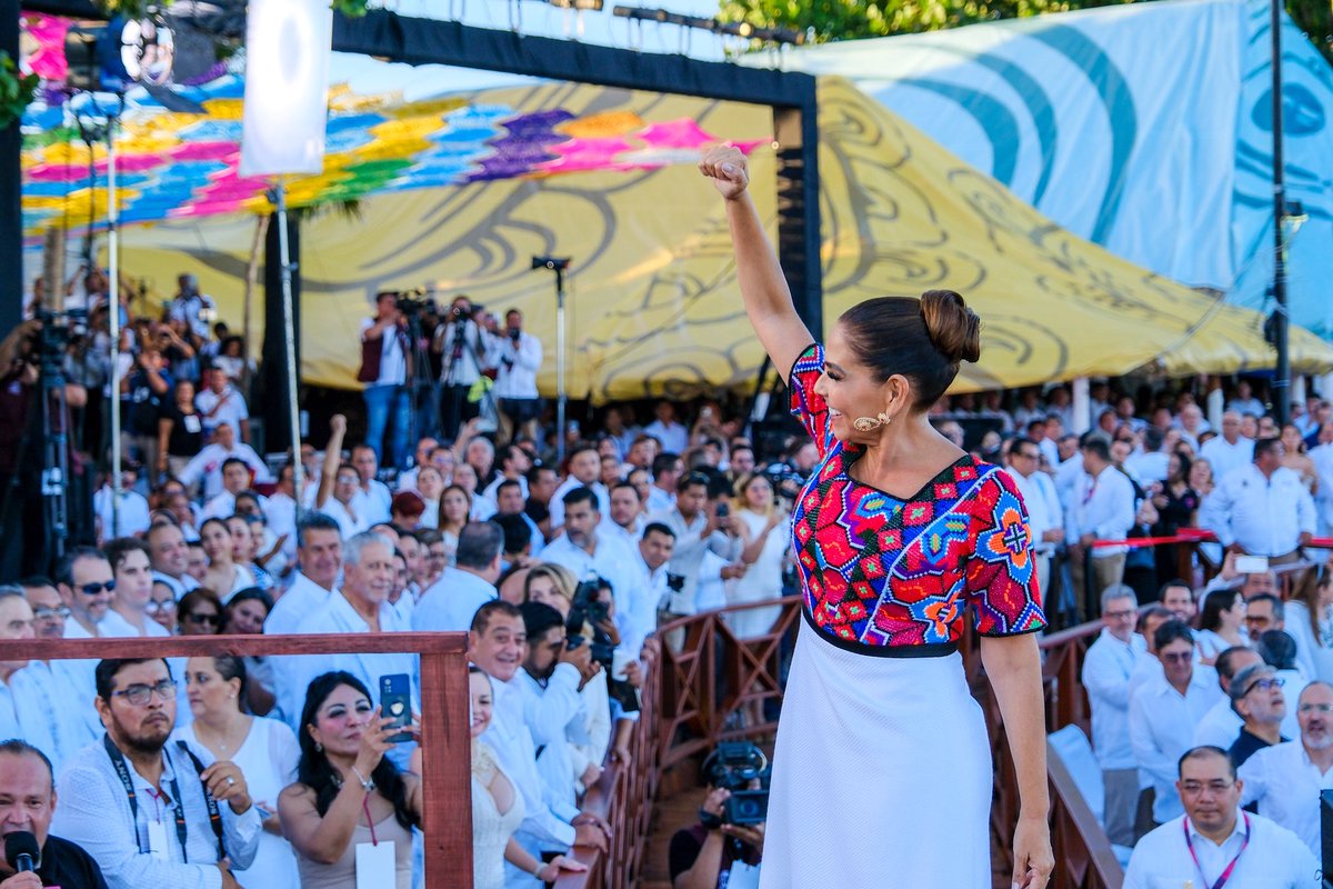 Ni un paso atrás en la transformación, ¡vamos por el camino correcto con un gobierno honesto!”. Hoy, rindo mi #3erInforme al Pueblo en Calderitas, convocando a las y los quintanarroenses a defender lo alcanzado, profundizar los cambios y no permitir retrocesos. Hemos logrado