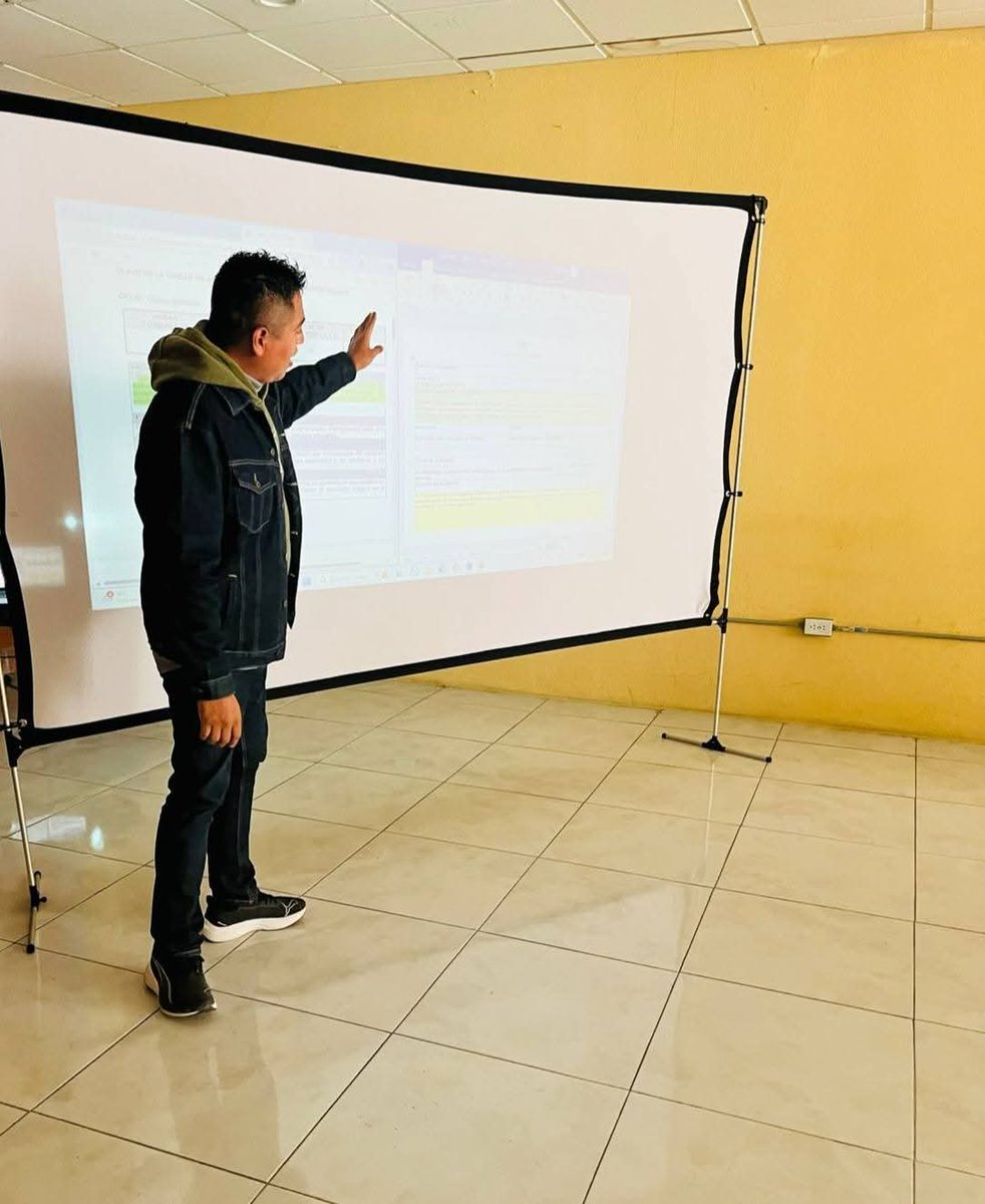 Maestros, personal administrativo y directivo de nuestra institución, se preparan para el inicio del semestre A, correspondiente al ciclo escolar 2025-2026. 🙌🏽

¡Inscripciones abiertas!
Licenciatura en Expresión Artística. ✨

#SomosIMX