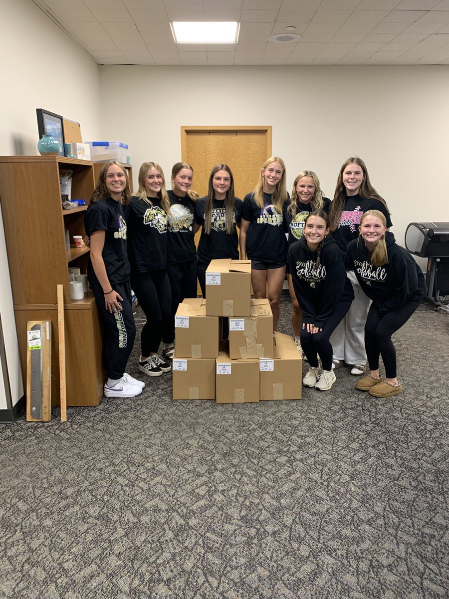 Okay <a href="/SYC427/">Sycamore Community School District 427</a> elementary school families!! This crew was just tasked with a super secret mission to prepare for YOU a VERY special delivery!! It’s getting closer and closer to that time! What could this year’s book choice be??!! 🤔