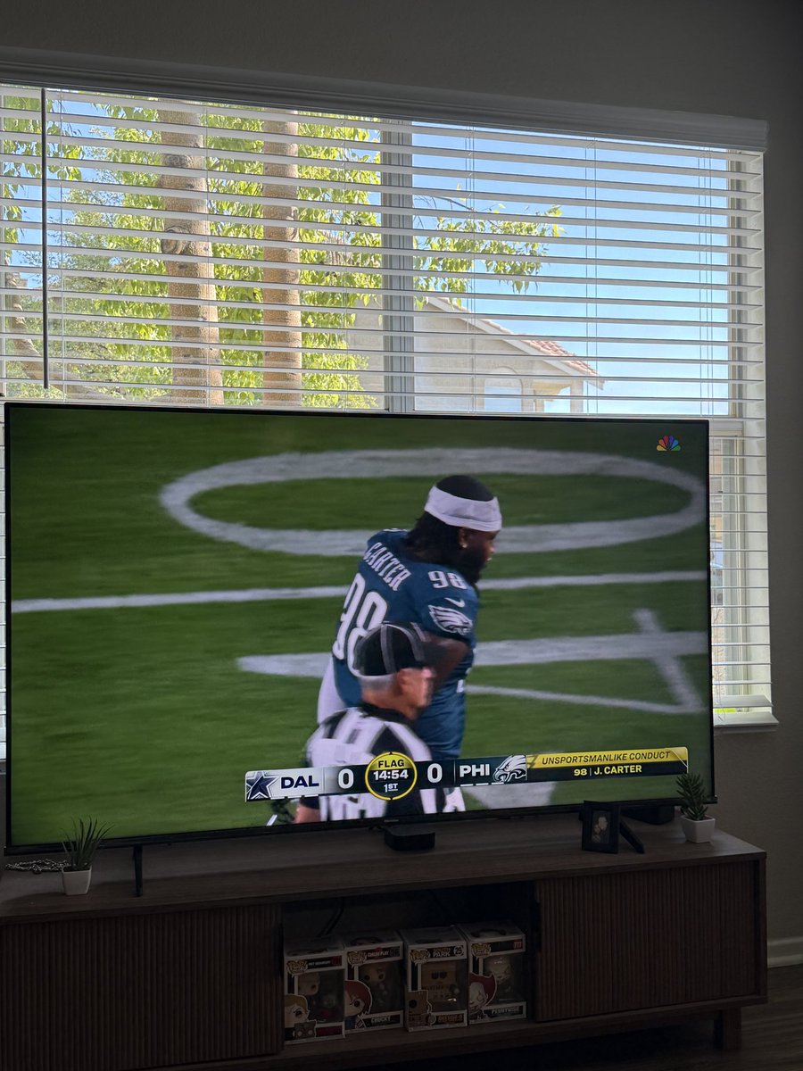soundguyeric's tweet photo. Not even 6 seconds into the game and they already beefing. https://t.co/6QQiKTAFwr