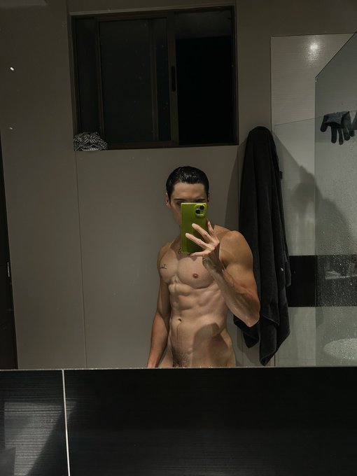 2 pic. Goal is mini rugby player. https://t.co/bhC0YbUlUo