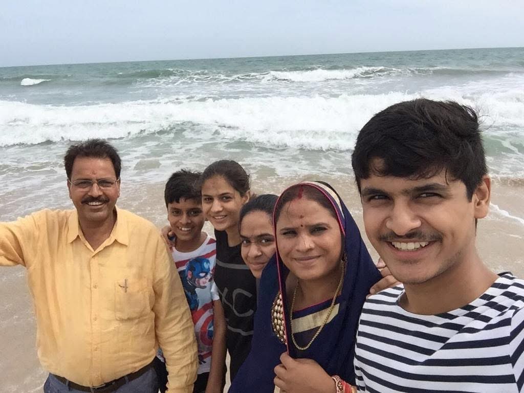 MamtaRSMeena's tweet photo. मेरा बेटा आकाश मीना को जन्मदिन की हार्दिक बधाई हो और आप सबका आशीर्वाद मेरे बेटे के साथ हमेशा मिलता रहे। https://t.co/dOLpVTMZuZ