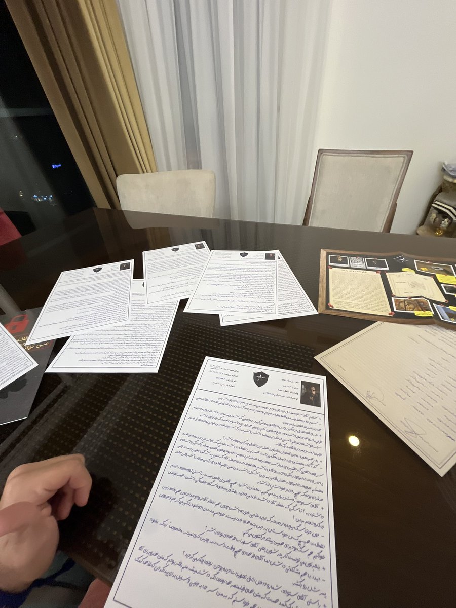 abolhz1's tweet photo. با من از سوبری حرف نزن وقتی میشینم خونه تنهایی پرونده جنایی حل میکنم https://t.co/3SgkpXON4U