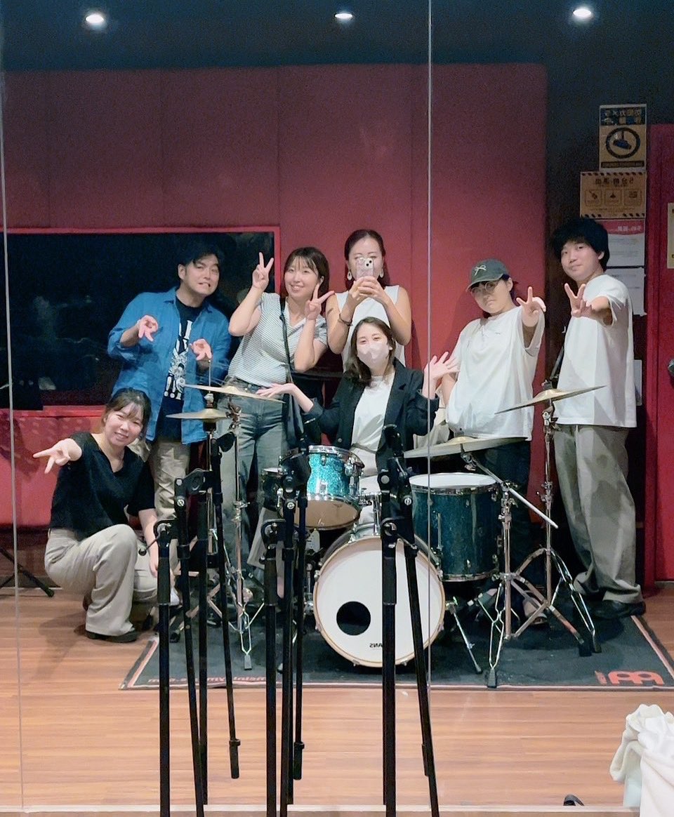 来週から始まる芸術鑑賞会ツアーと、ジャズフェスに向けた最終調整。
9/14はオクトーバーフェストタイアップステージに出演します。
14:00〜と16:45〜。美味しいビールを楽しみながら、私たちのパフォーマンスをお楽しみください。
今回初出しの曲もありますよ〜。
お待ちしています。

#仙台最響