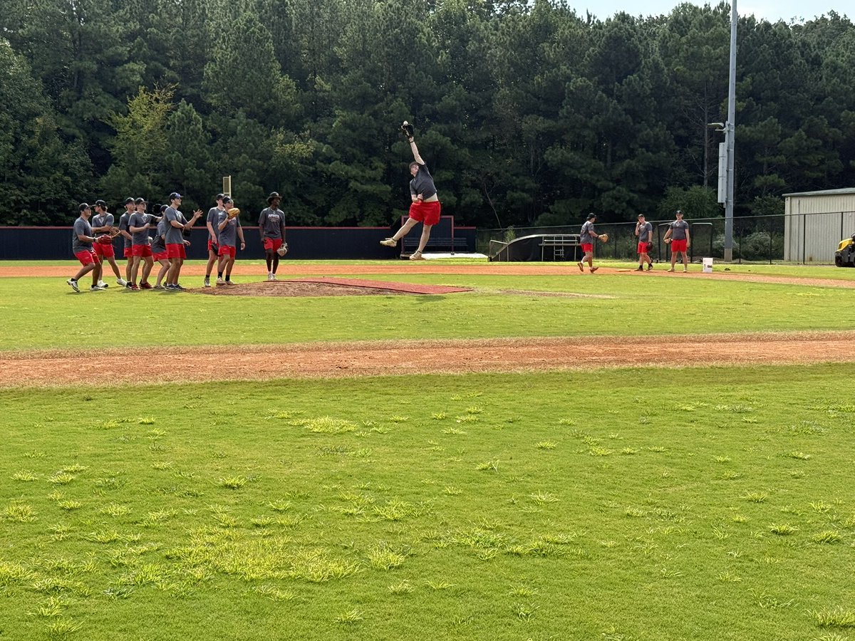 IVSABBPOSTGRAD's tweet image. PITCHERS ARE ATHLETES… well kind of 

Team defense was a success today!! 
All offensive day with our Hitting Coordinator,  Ariel Polanco tomorrow to end the week