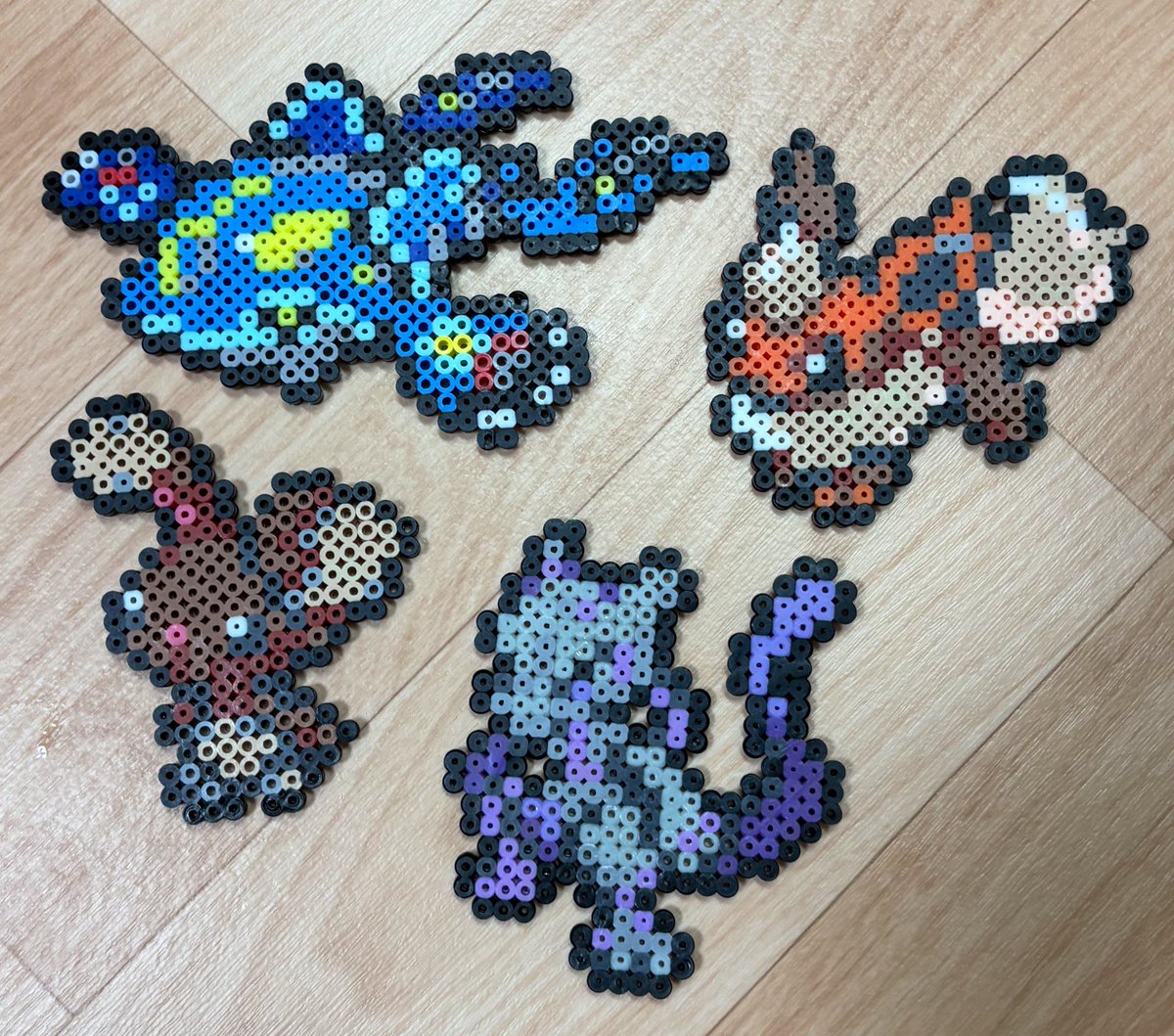 買えましたー！最近子どもと作ったアイロンビーズとともに🐶