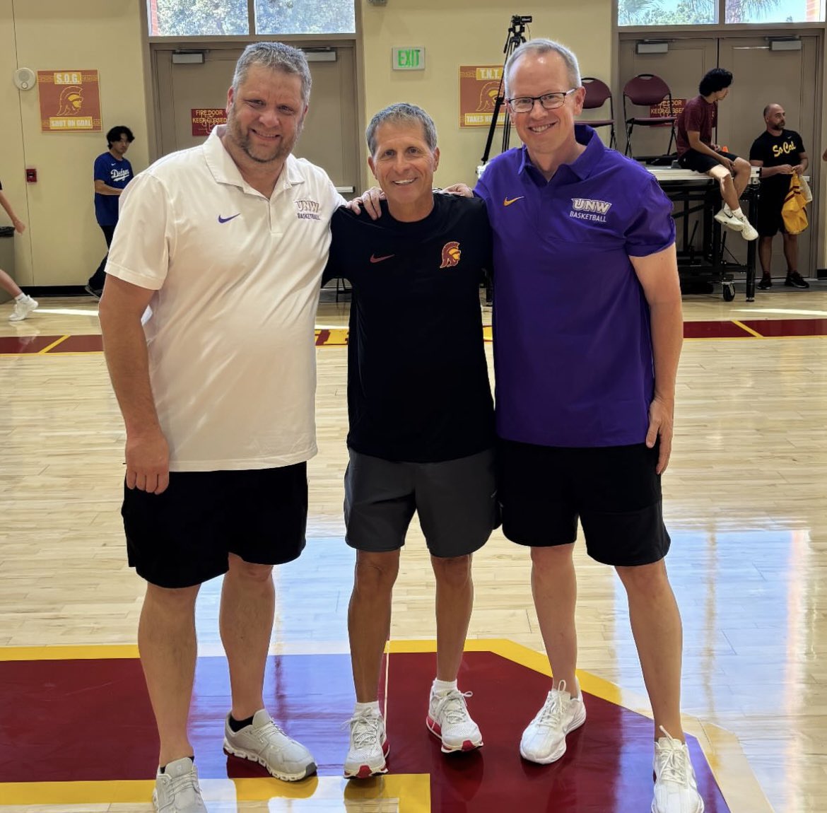 Thanks to <a href="/EricPMusselman/">Eric Musselman</a> for spending some time with us and allowing us to watch <a href="/USC_Hoops/">USC Men's Basketball</a> practices this week!

#FightOn ✌️