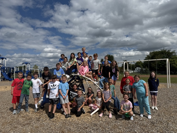 DundeeViking's tweet photo. Thanks to Mrs. Sampson for organizing all of the kiddos who completed the UFLI SUMMER Reading Challenge……an EXTRA EXTRA Recess reward!! ☀️ https://t.co/KFIa4NZlCN