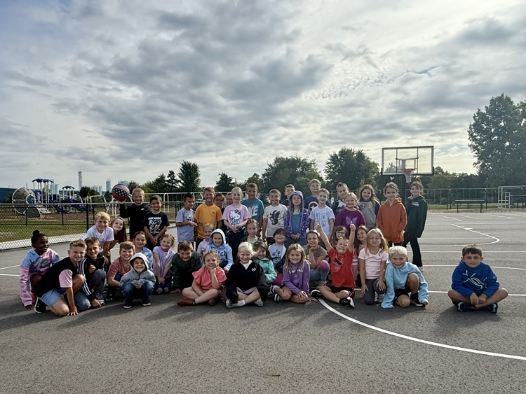 Thanks to Mrs. Sampson for organizing all of the kiddos who completed the UFLI SUMMER Reading Challenge……an EXTRA EXTRA Recess reward!! ☀️