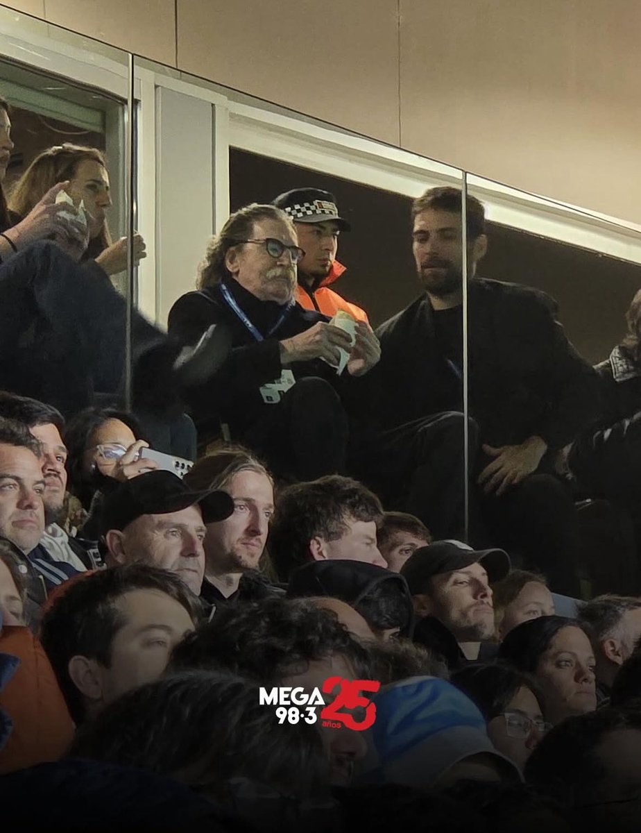 Charly García presente en el monumental, viendo jugar a la selección 🇦🇷