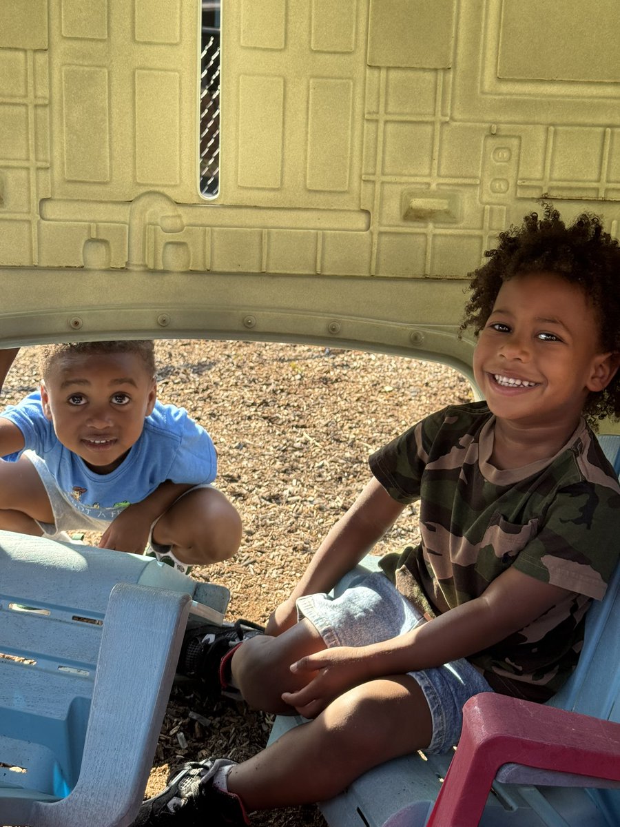 RCPS_EarlyLearn's tweet image. “Sunshine, sneakers, and belly laughs—today was pure playground magic.”
#playgroundvibes #preschool #pat #dph