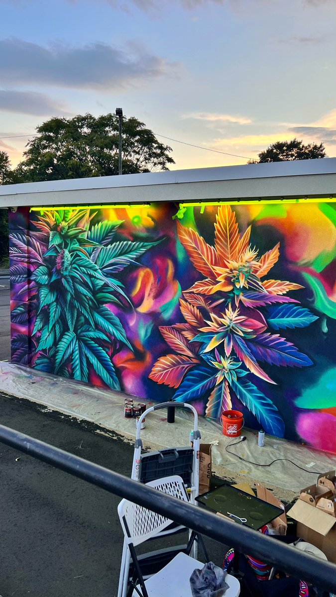 We getting closer to finishing this mural. Colors are going crazy!