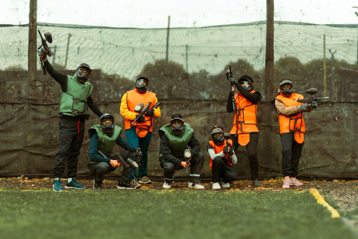 c_st_a's tweet image. Tarde de #painball en Bogotá!

#NadieLee