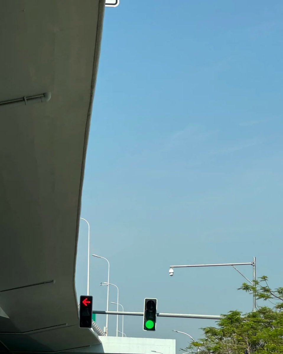 iyva412's tweet photo. Waiting for the perfect green light 🚦✨. Sometimes, patience is all we need to move forward 🚶‍♂️🌟. https://t.co/VUlWLBLK6H